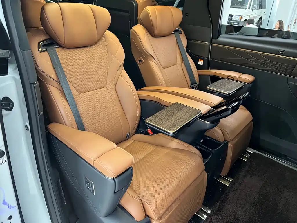 Toyota Vellfire Crown Hybrid 2.5L Supreme Executive Edition, фото 15