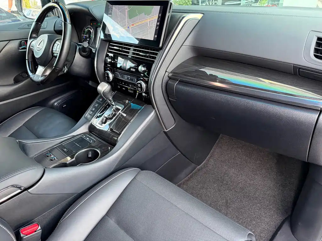 Lexus LM — миниатюра 2