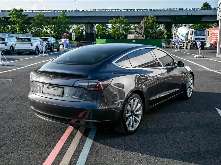 Tesla Model 3 — миниатюра 8