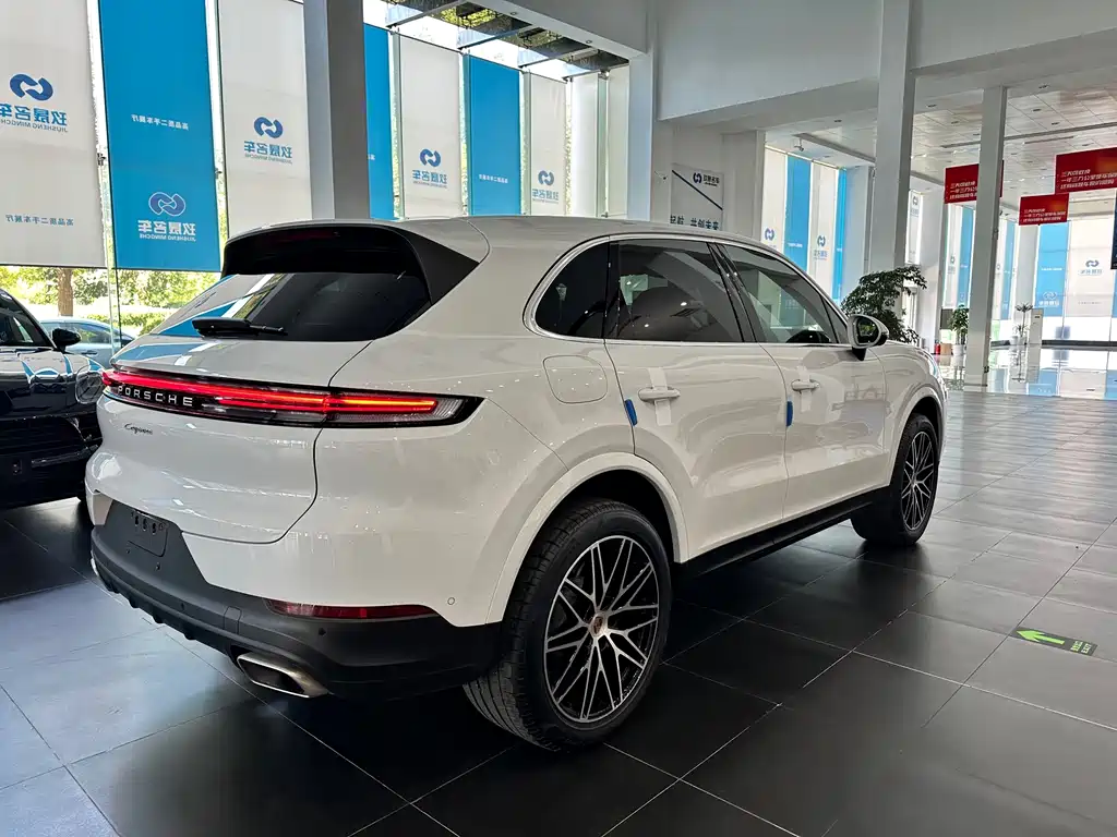 Porsche Cayenne — миниатюра 5