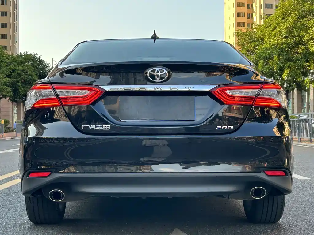 Toyota Camry — миниатюра 5