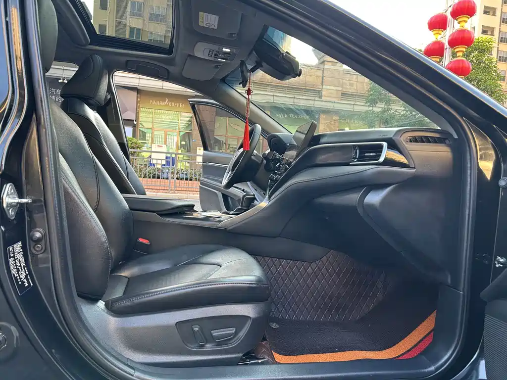 Toyota Camry — миниатюра 8