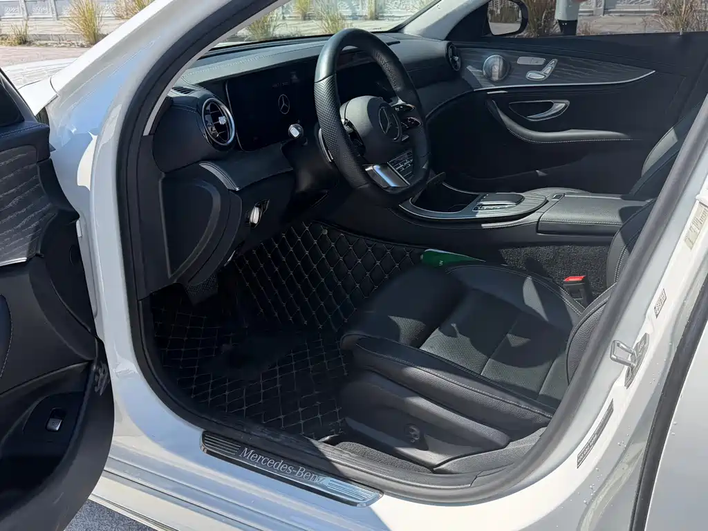 Mercedes-Benz E-Class — миниатюра 7