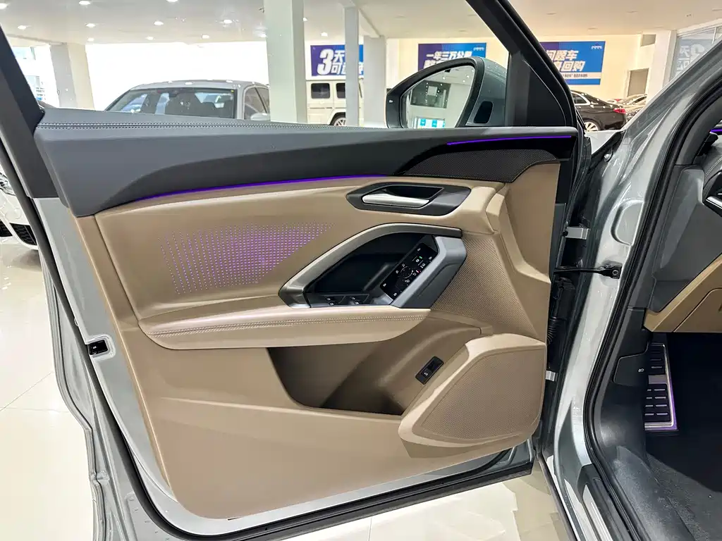 Audi Q5L — миниатюра 9
