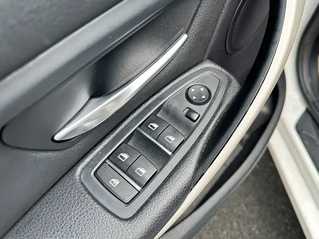 BMW 3 Series — миниатюра 10