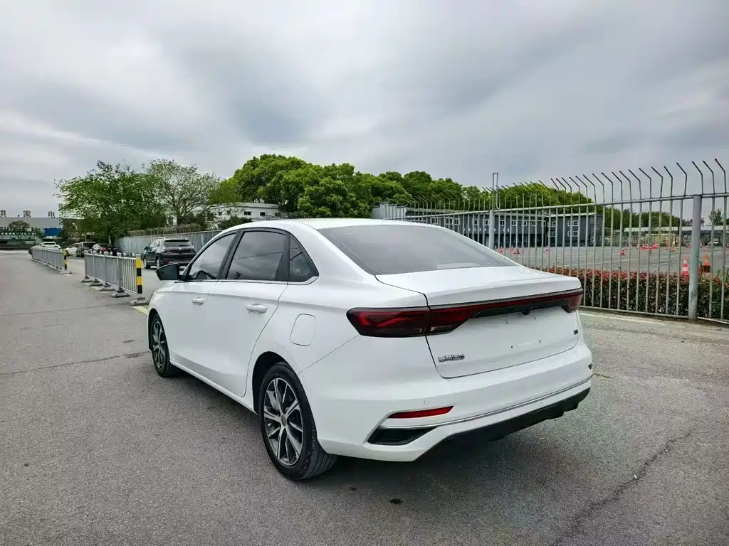 Geely Emgrand — миниатюра 6