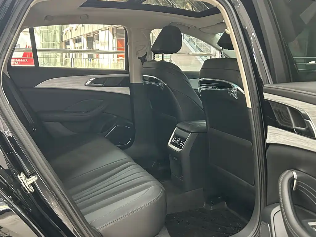 Hongqi Hongqi H5 — миниатюра 10