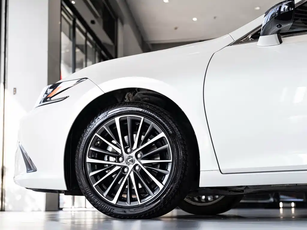 Lexus ES — миниатюра 8