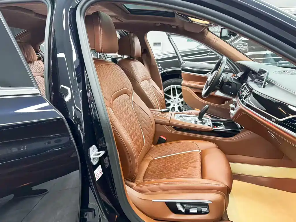 BMW 7 Series — миниатюра 25