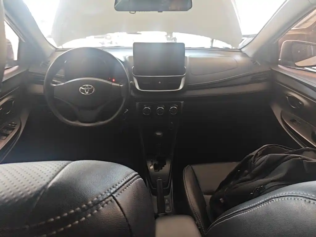 Toyota Yaris L — миниатюра 10