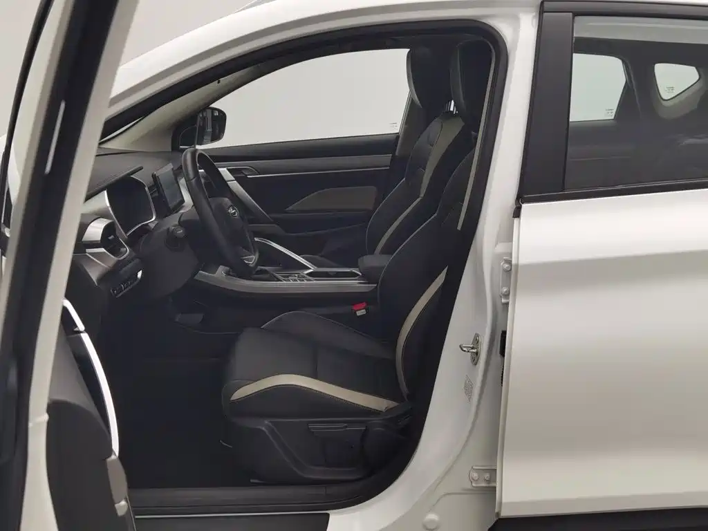 Geely Binyue — миниатюра 10