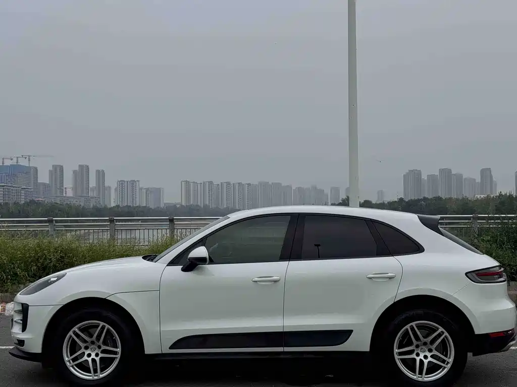 Porsche Macan — миниатюра 3