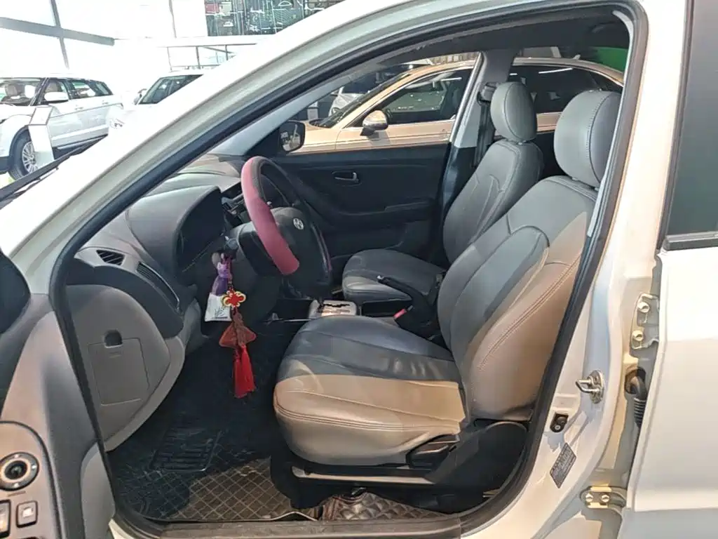Hyundai Elantra — миниатюра 15