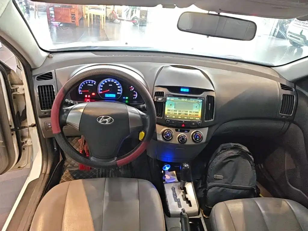 Hyundai Elantra — миниатюра 10