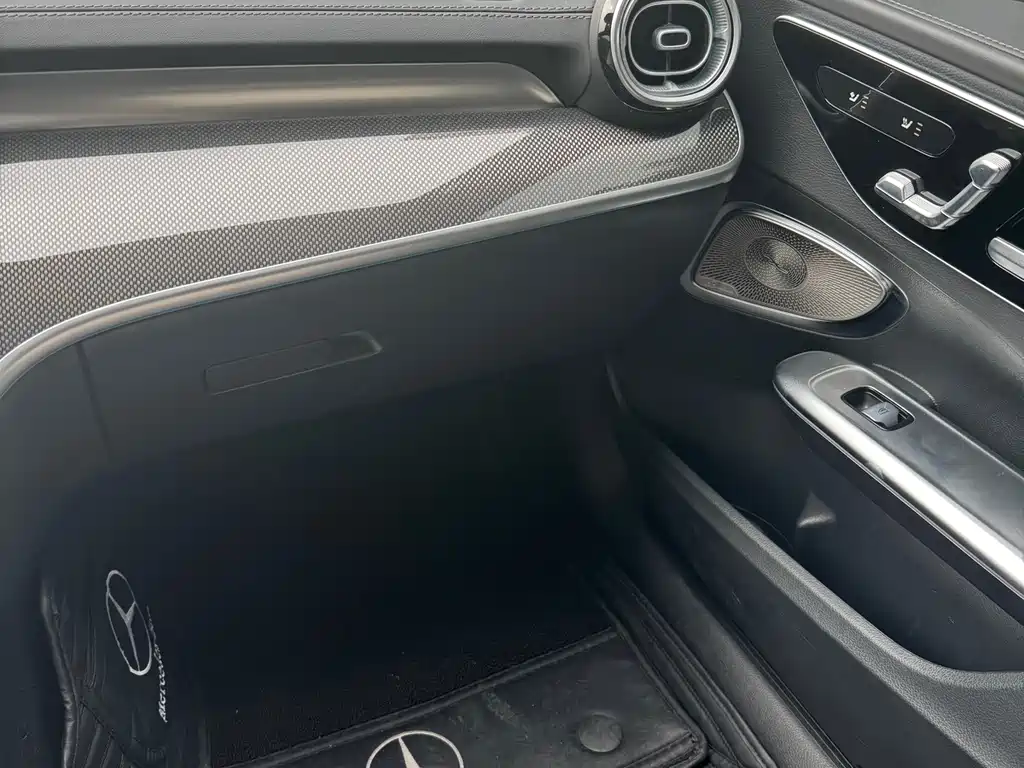 Mercedes-Benz C-Class — миниатюра 10