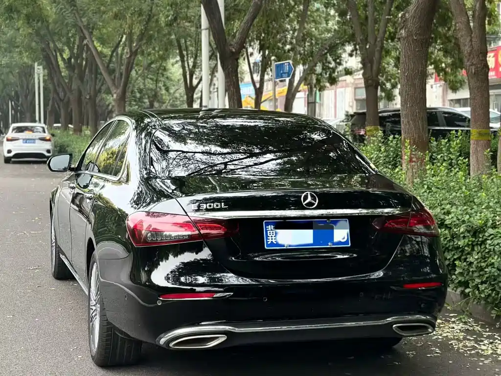 Mercedes-Benz E-Class — миниатюра 2