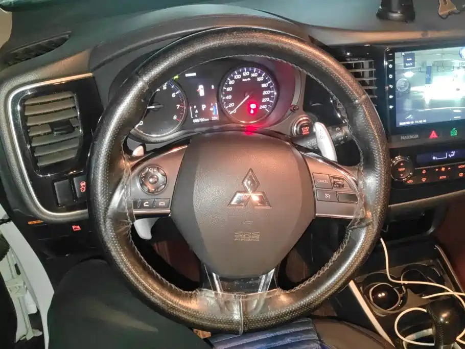 Mitsubishi Outlander — миниатюра 15