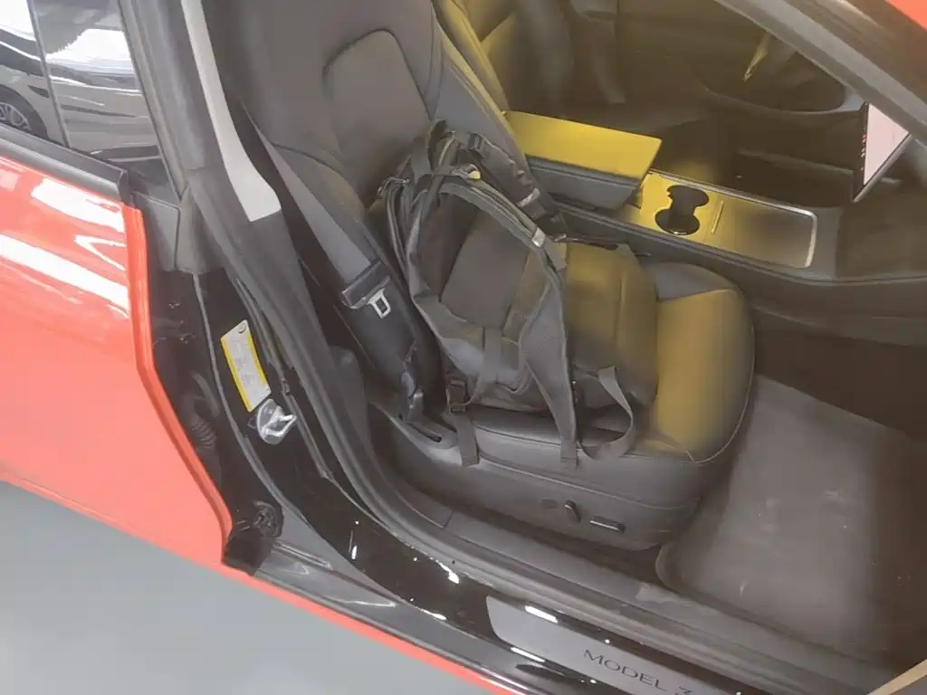 Tesla Model 3 — миниатюра 25