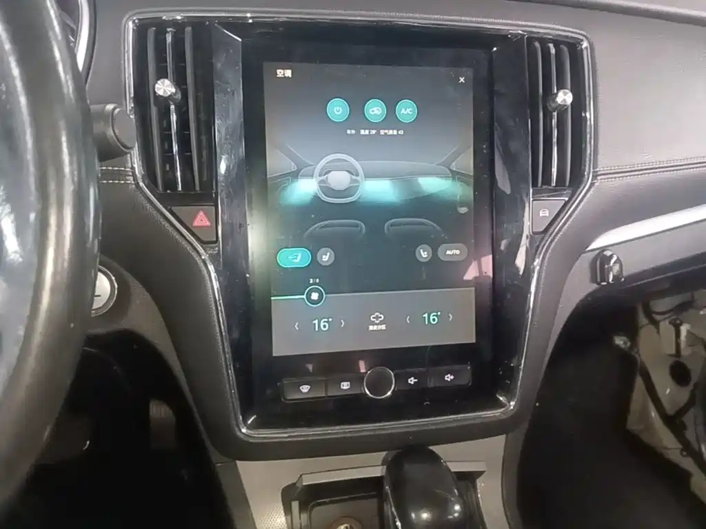 Roewe RX5 — миниатюра 13