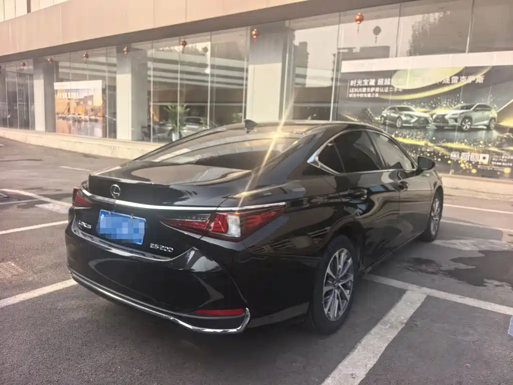 Lexus ES — миниатюра 6