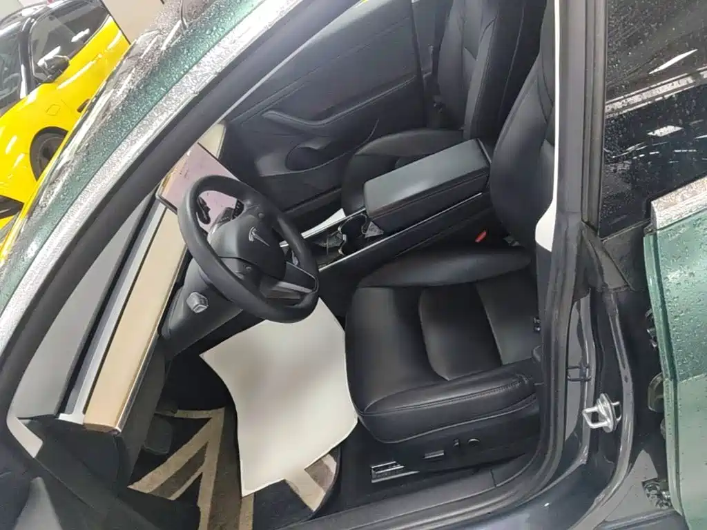 Tesla Model 3 — миниатюра 15