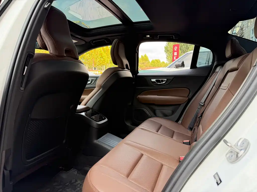 Volvo S60 PHEV — миниатюра 8