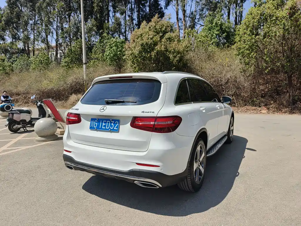MERCEDES-BENZ GLC