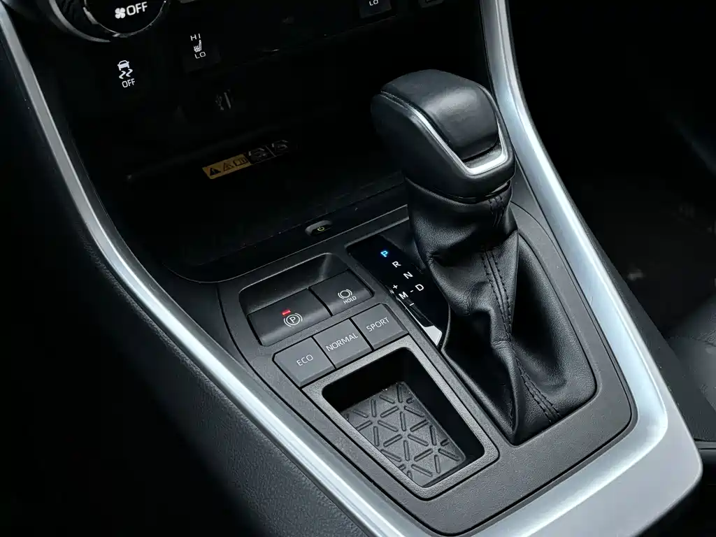 Toyota RAV4 — миниатюра 10