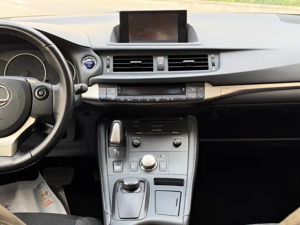 Lexus CT — миниатюра 14