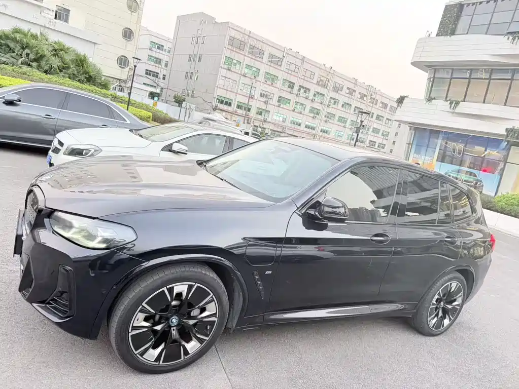 BMW iX3 — миниатюра 2