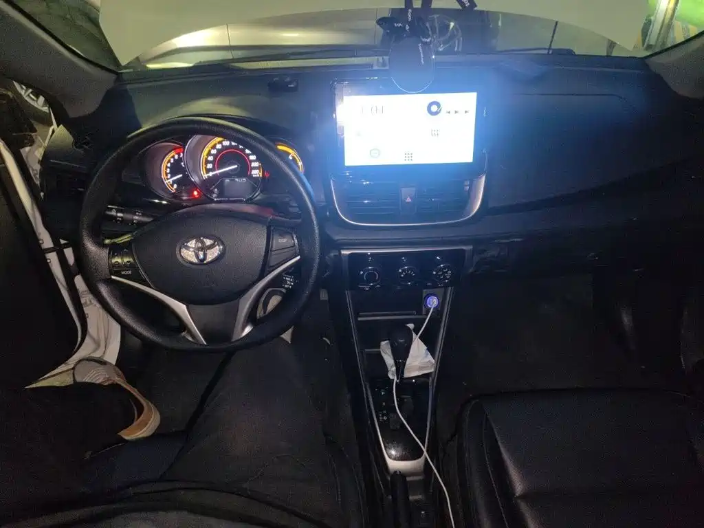 Toyota Yaris L — миниатюра 5
