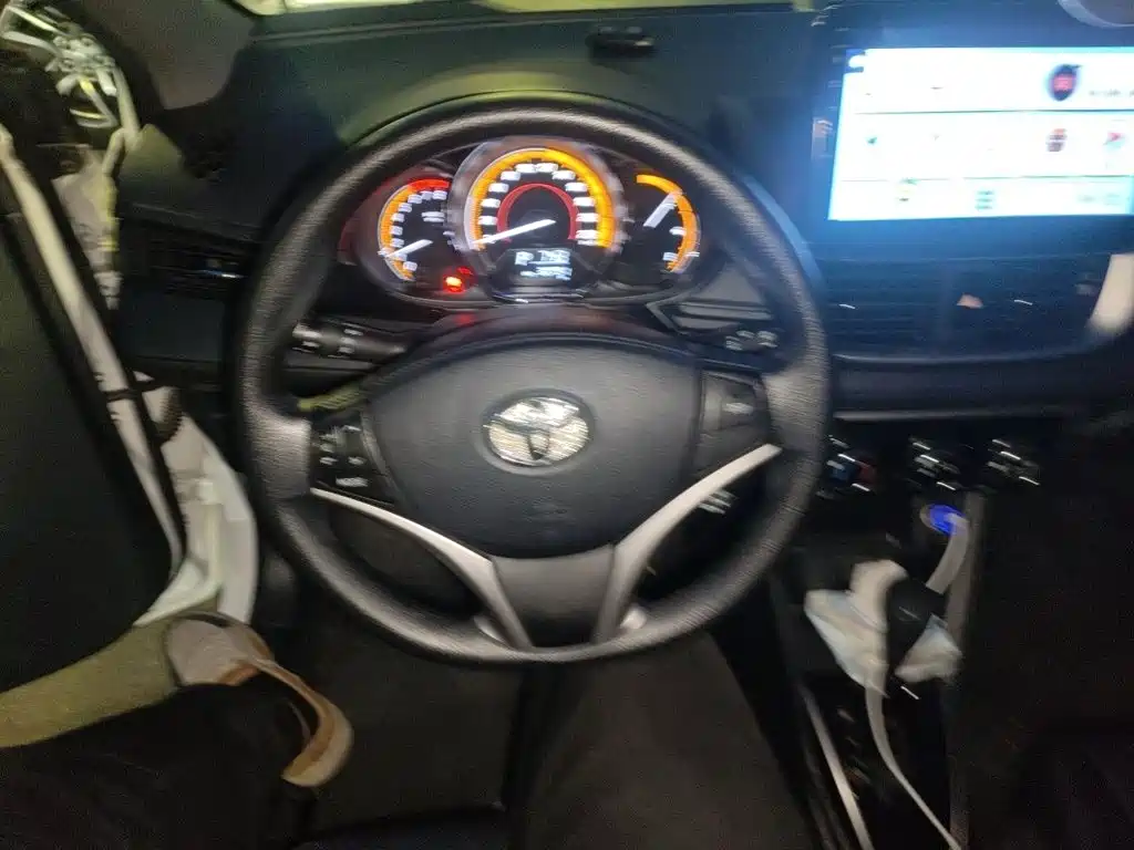 Toyota Yaris L — миниатюра 6