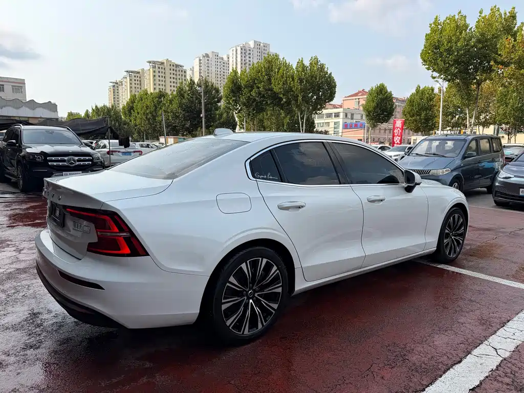 Volvo S60 PHEV — миниатюра 6