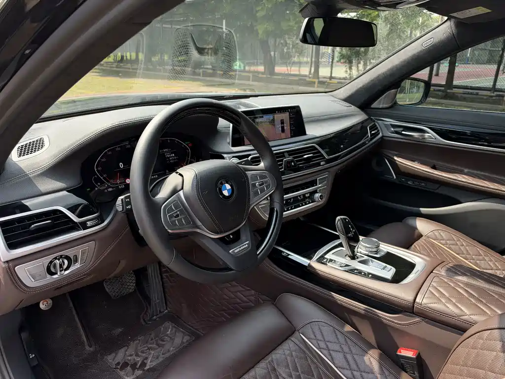 BMW 7 Series — миниатюра 12