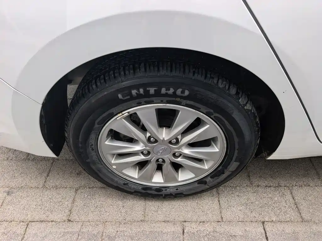 Hyundai Elantra - фото 19