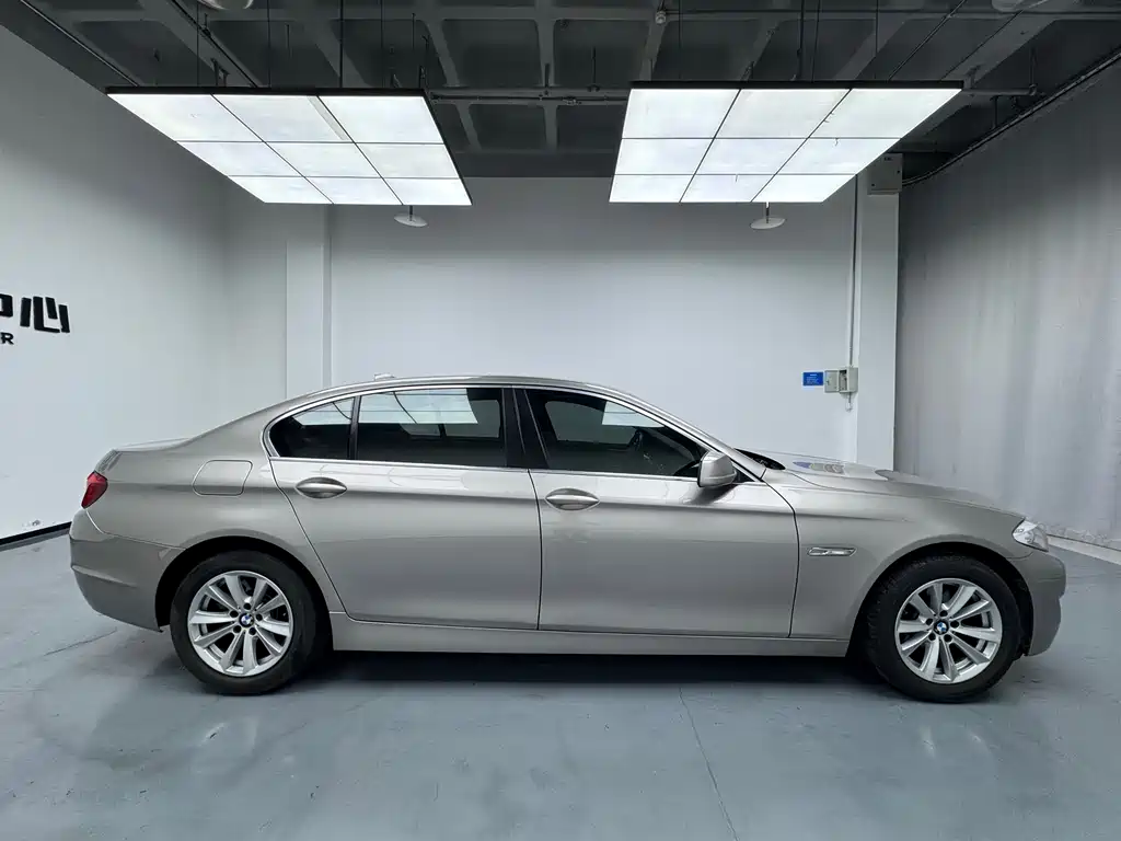 BMW 5 Series — миниатюра 5