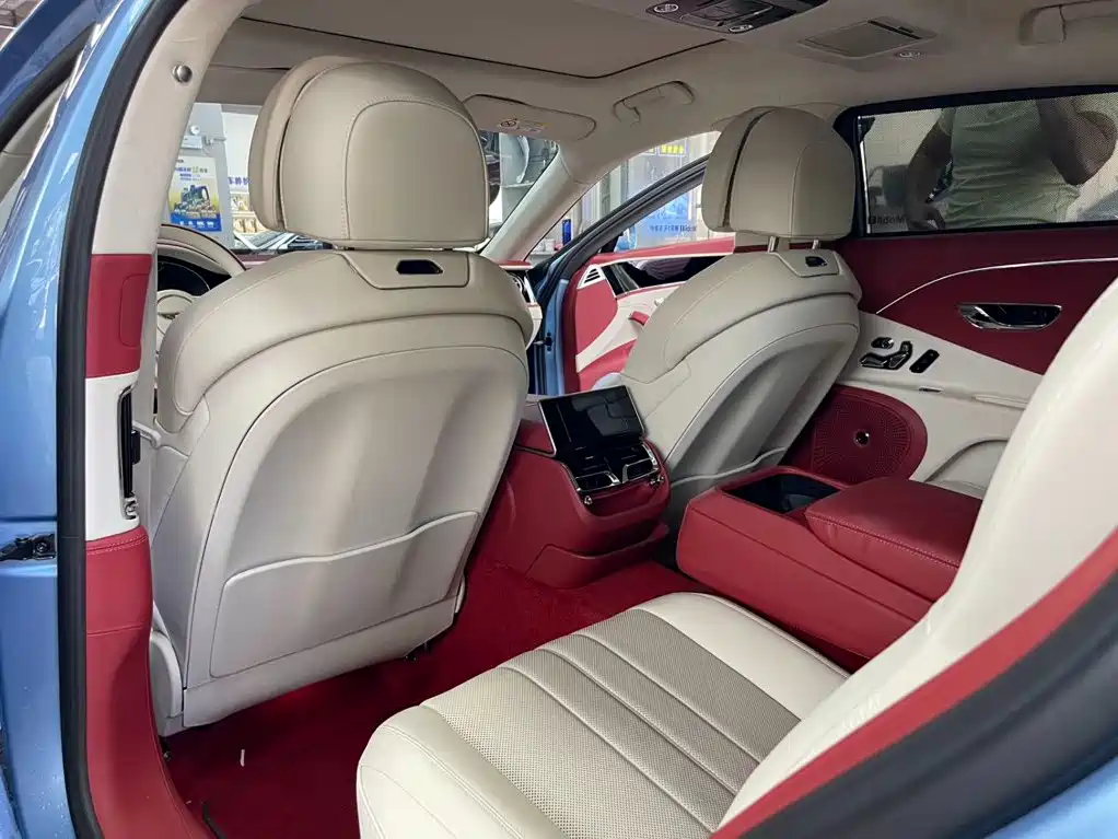 Bentley Flying Spur — миниатюра 20