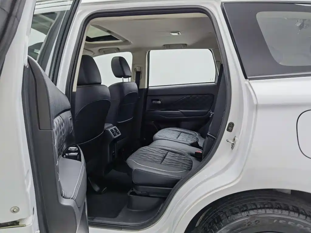 Mitsubishi Outlander — миниатюра 15