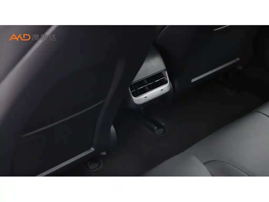 Tesla Model 3 — миниатюра 9