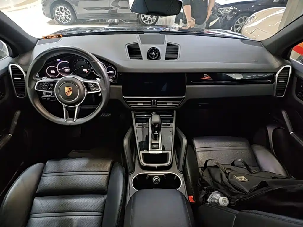 Porsche Cayenne — миниатюра 10
