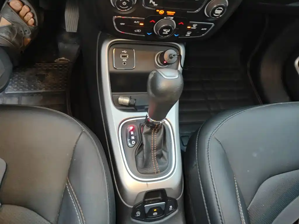 Jeep Compass — миниатюра 14