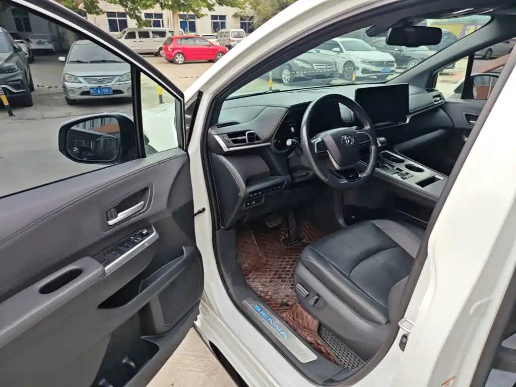 Toyota Sienna — миниатюра 16
