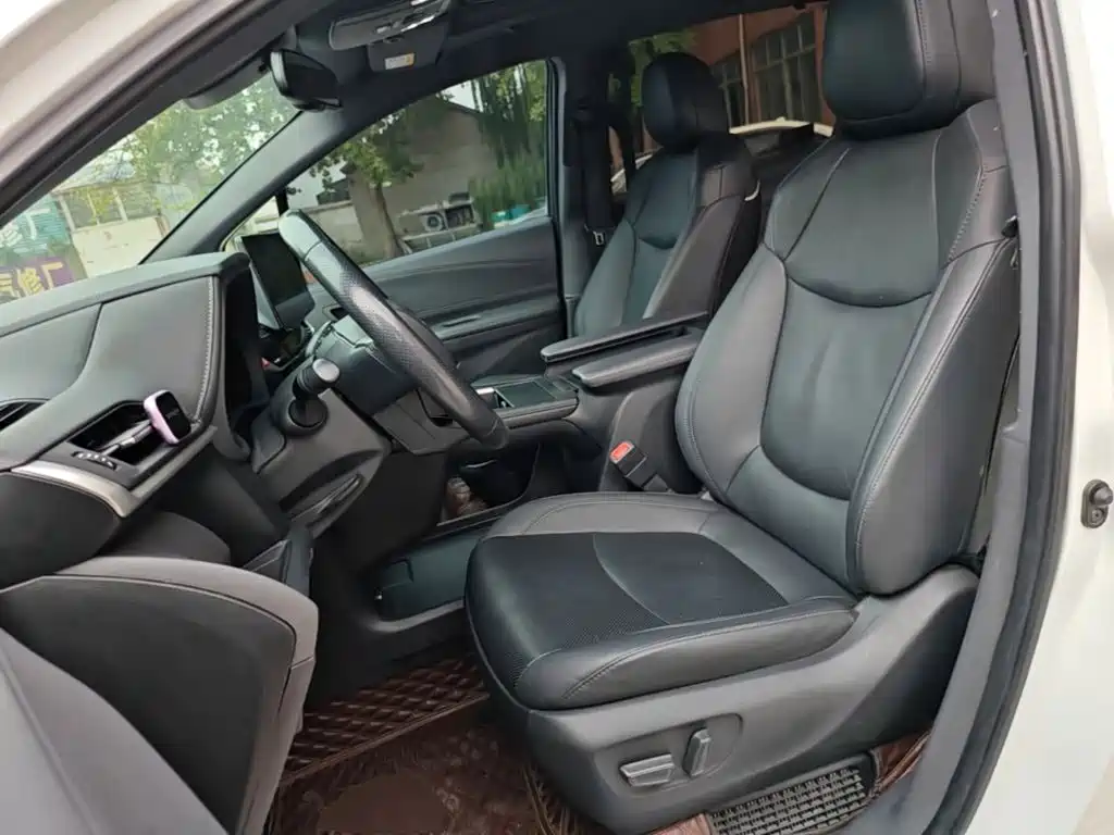 Toyota Sienna — миниатюра 15