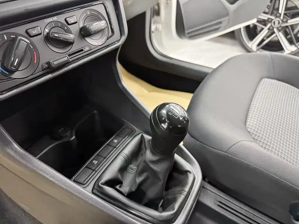 Volkswagen Santana — миниатюра 10