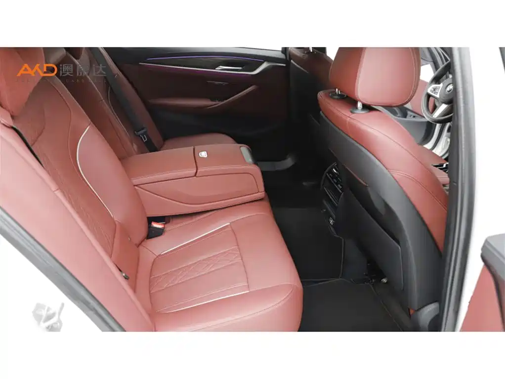 BMW 5 Series — миниатюра 8