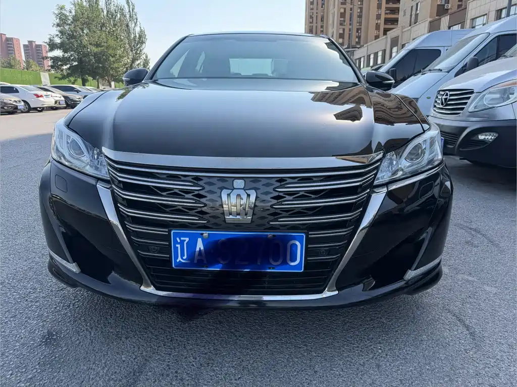 Toyota Crown — миниатюра 2