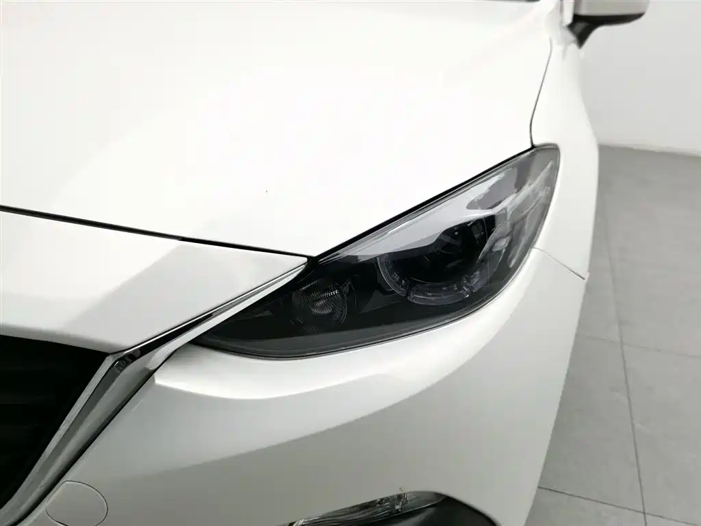 Mazda Mazda3 3 2016 1.5L MT Luxury