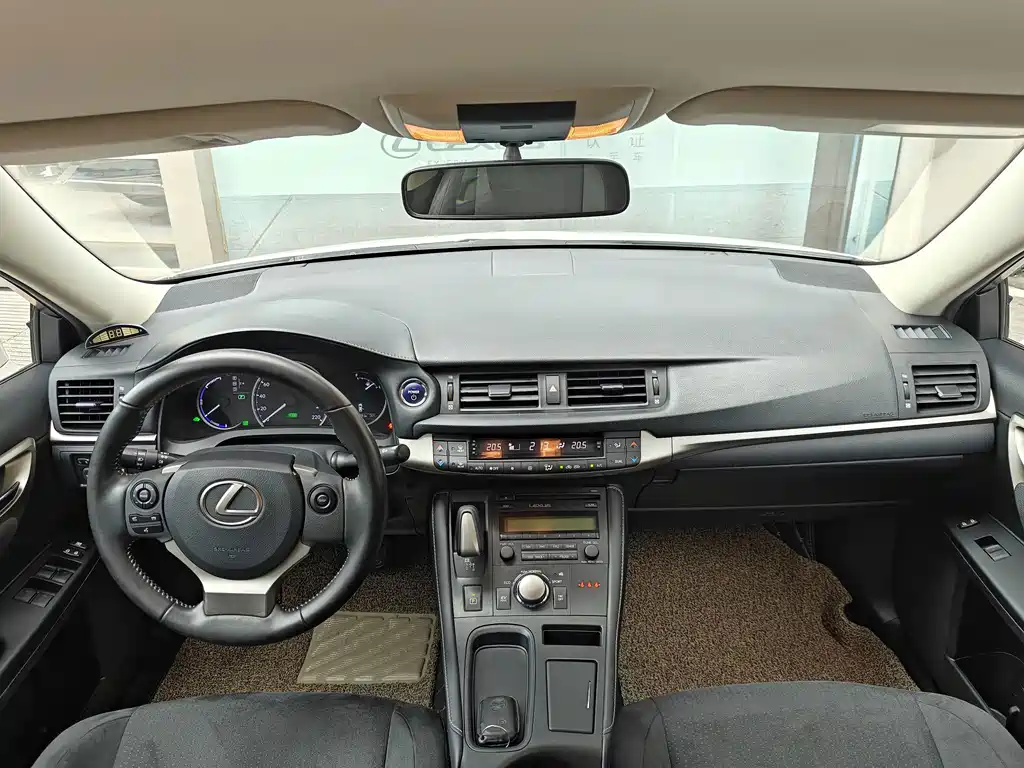 Lexus CT — миниатюра 7