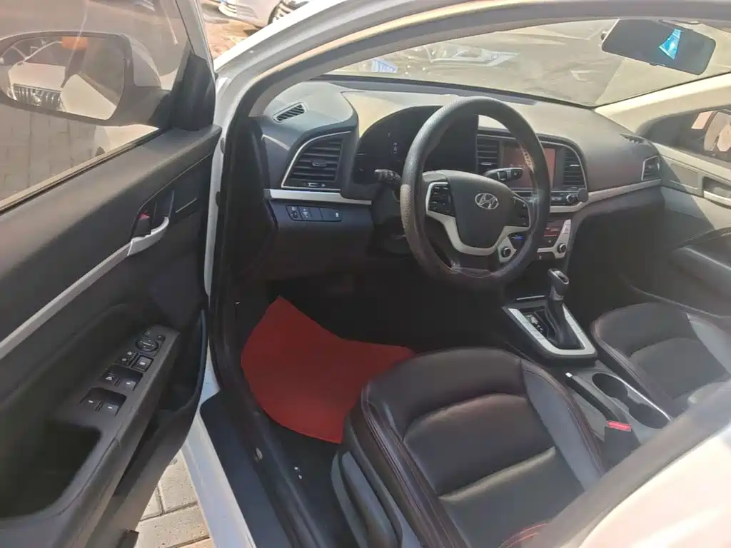 Hyundai Elantra — миниатюра 16