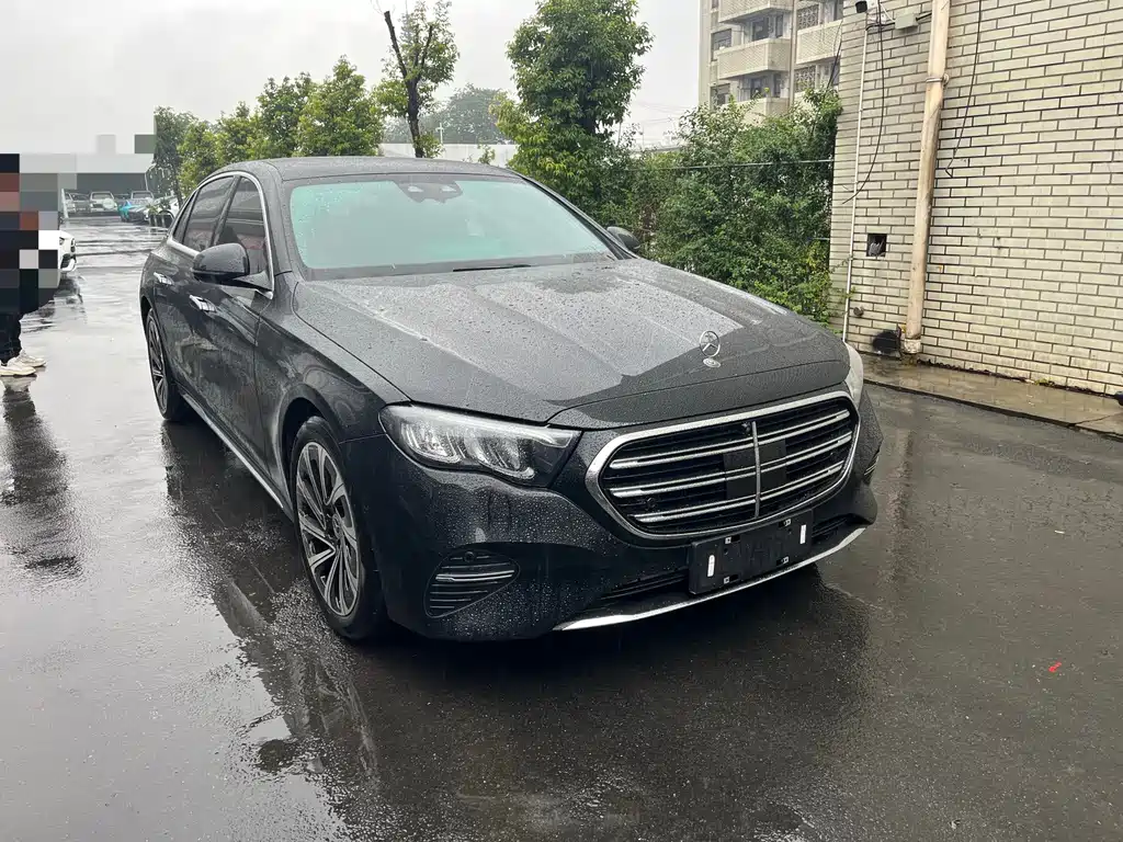 Mercedes-Benz E-Class — миниатюра 3